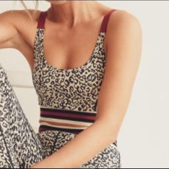 NWT ♥️ COMPLETE SET - Snow Leopard Bra & Leggings - Picture 2 of 12